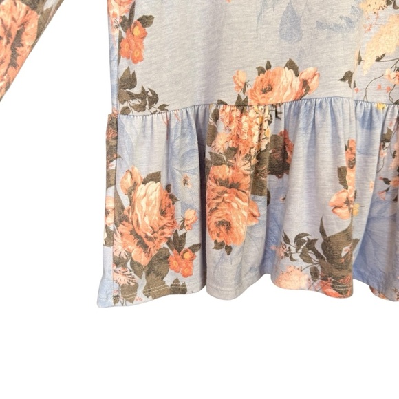 Ayla | Francesca’s Collection Floral Peplum Top - Picture 4 of 6